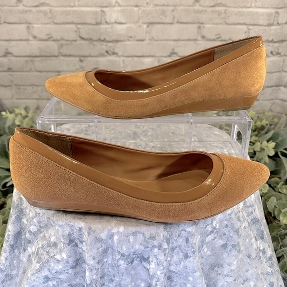BCBGeneration “Alonsa” Caramel Suede Pointed Toe Dress Low Wedges WMS 7.5B🧡EUC - Picture 4 of 10